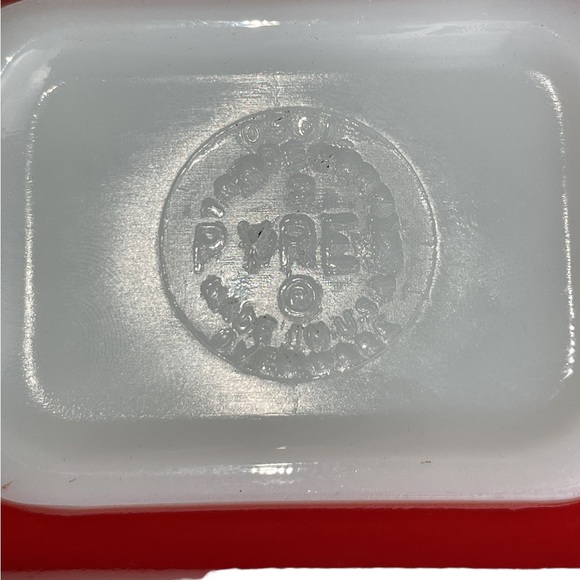 Vintage Pyrex Refriderator Dish Red w/Lid 0501 4"x 3.25" x 2.75" - Picture 8 of 9